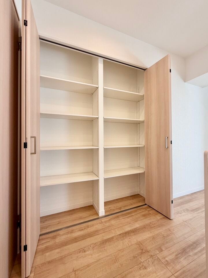 〈リビング収納〉可動棚付き♪豊富な収納で快適空間を保ちます♪