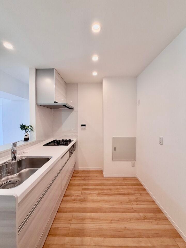 キッチンまわりも広さを意識して設計しましたので、動線が比較的スムーズです。