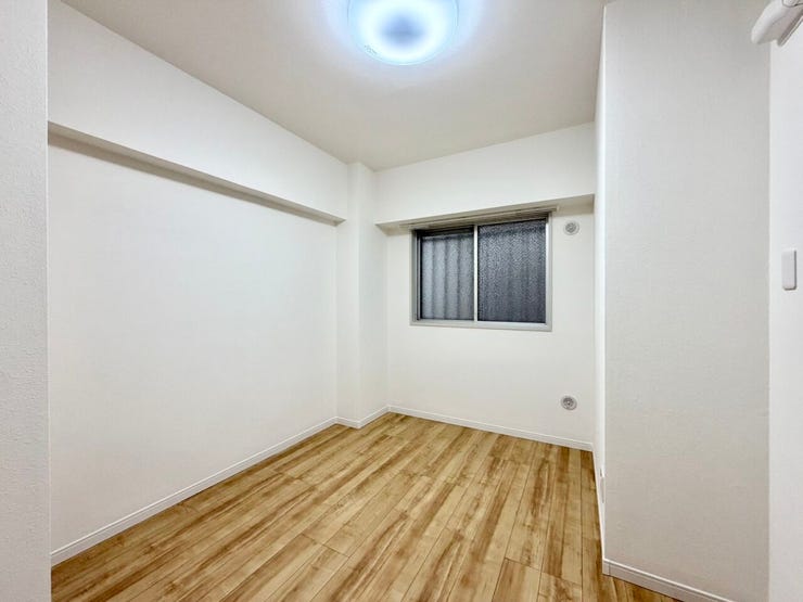 〈4.8帖〉曇りガラス×面格子でプライバシー対策と防犯対策◎