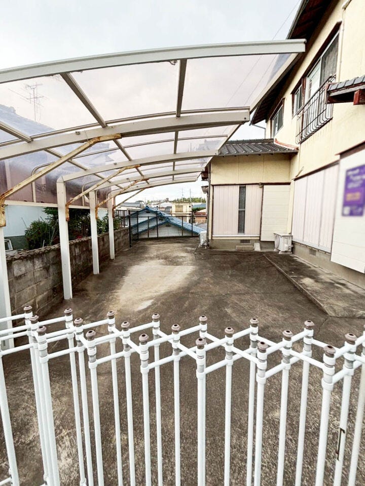 【駐車場3台以上】温水洗浄便座♪勝手口♪浴室に窓♪小・中学校まで徒歩10分圏内♪