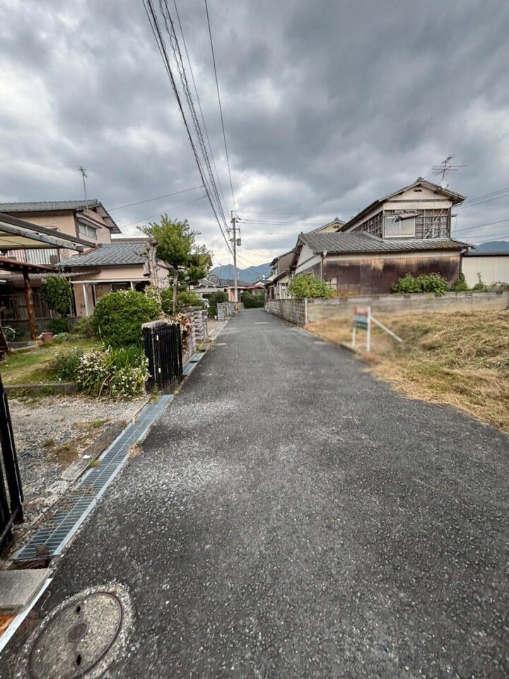 【駐車場3台以上】温水洗浄便座♪勝手口♪浴室に窓♪小・中学校まで徒歩10分圏内♪