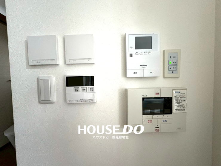 SECOM、モニター付インターホンで防犯面も安心♪
2階から施錠も可能で便利です♪