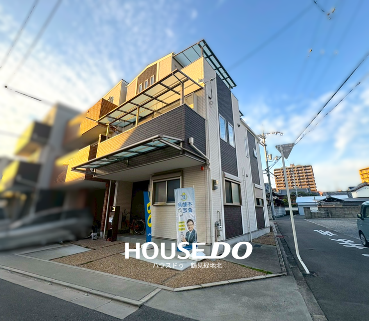 角地、陽当り良好♪周りに高い建物がなく、3階バルコニーからは生駒山もみえます♪眺望良好♪