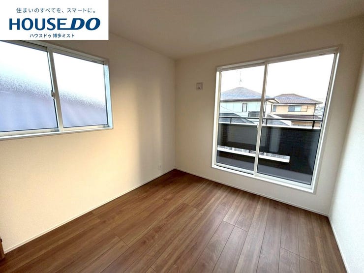 【家族のお部屋】2面採光の明るいお部屋。お子様の成長に合わせたレイアウトを作りやすくなっています。