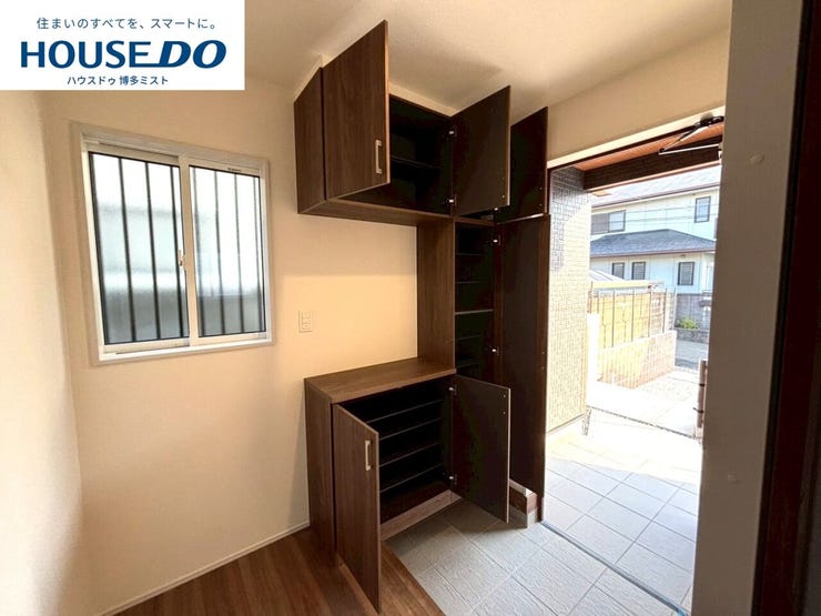 【玄関スッキリ計画】毎日の『いってきます』と『ただいま』の声が響く玄関。出しっぱなしにしたくない荷物もしっかり収納で出来るように収納多めです。