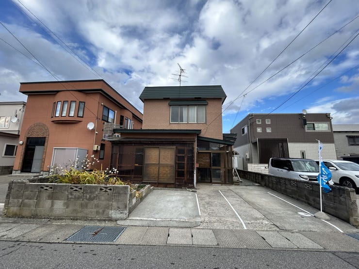 駐車スペースは2台駐車可能