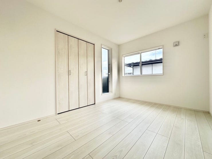 南向き6.0帖の洋室です。2階居室は全部屋6帖以上のゆとりある間取り♪