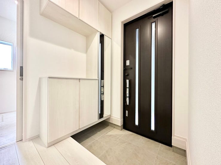 散らかりがちな玄関もシューズボックスでスッキリ♪