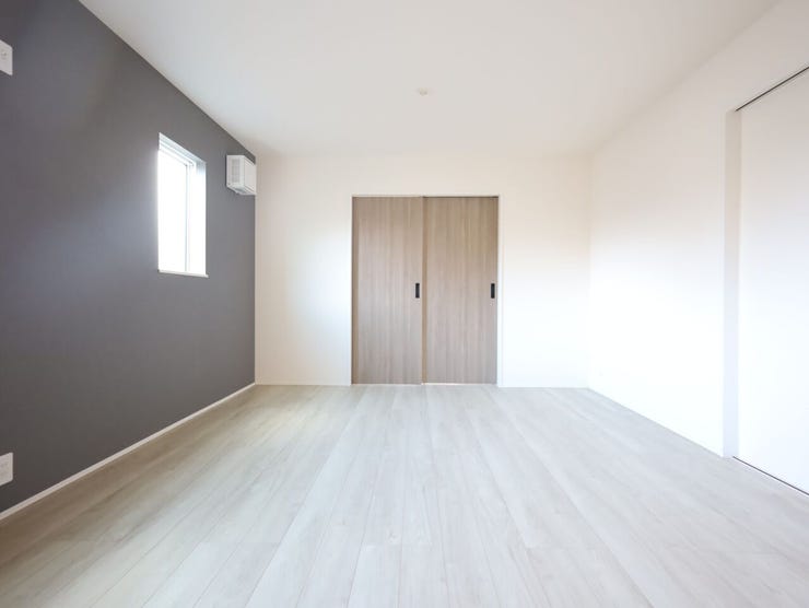 縦長のリビングは動線がつくりやすく、家具もスムーズに配置できます。自然と“使いやすい空間”ができあがります♪