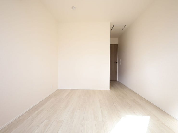 明るくやさしい雰囲気の洋室はどんなインテリアも合わせやすく、自然と心地よい空間になります。