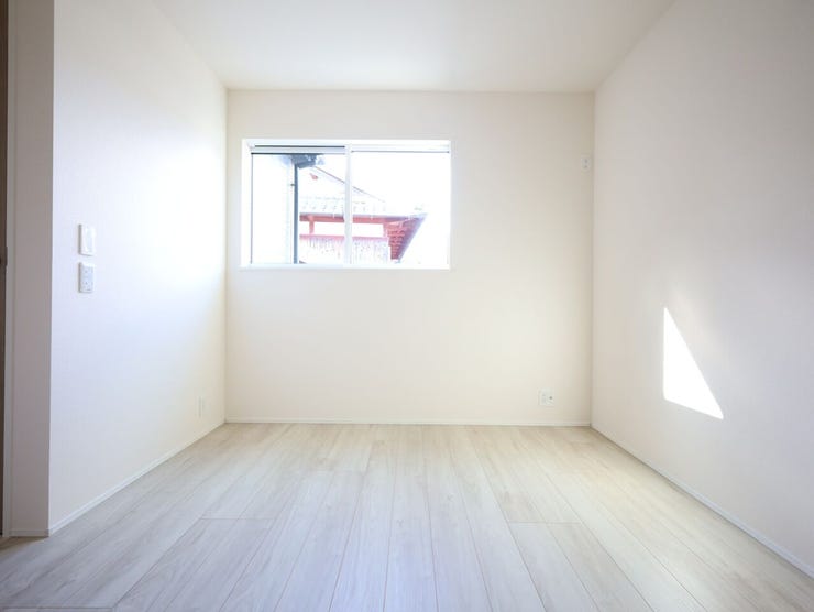 お子様部屋にぴったりの洋室で、勉強スペースや遊び場としても使いやすいサイズ感。