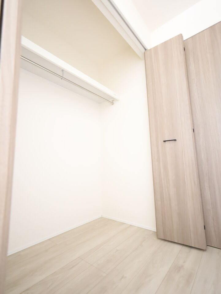 衣類を掛けて収納できるので整理がしやすく、自然とお部屋が整う心地よい空間づくりができます。