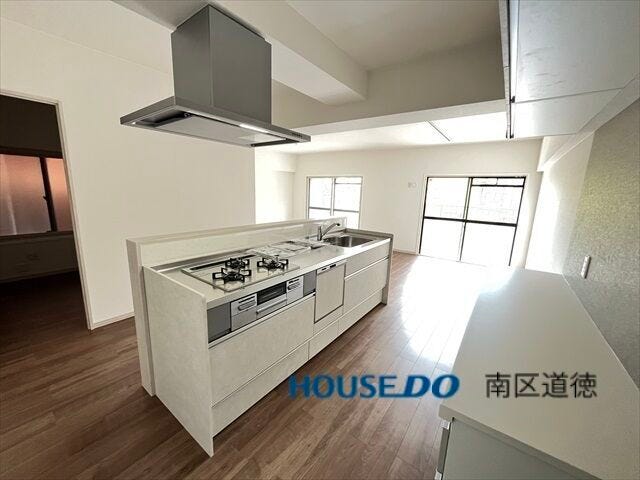 食洗機搭載!3口コンロで鍋も楽々置くことができます。機能的でオシャレなキッチンで毎日のお料理が楽しめます♪
(2025年5月8日撮影)