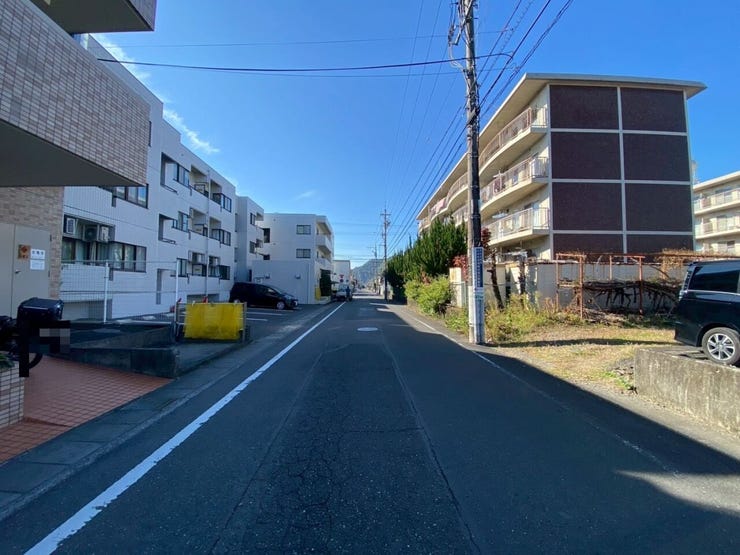 交通量少ない道路
道幅も広く、ゆとりを持って走行できます♪
