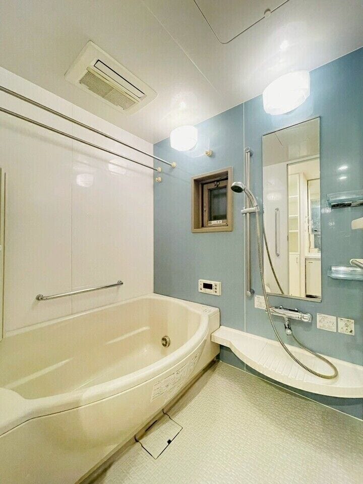 広々浴室は浴室乾燥機・オートバス・追い炊き機能も完備☆