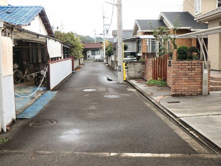 東側道路 2025.11.09 雨天時