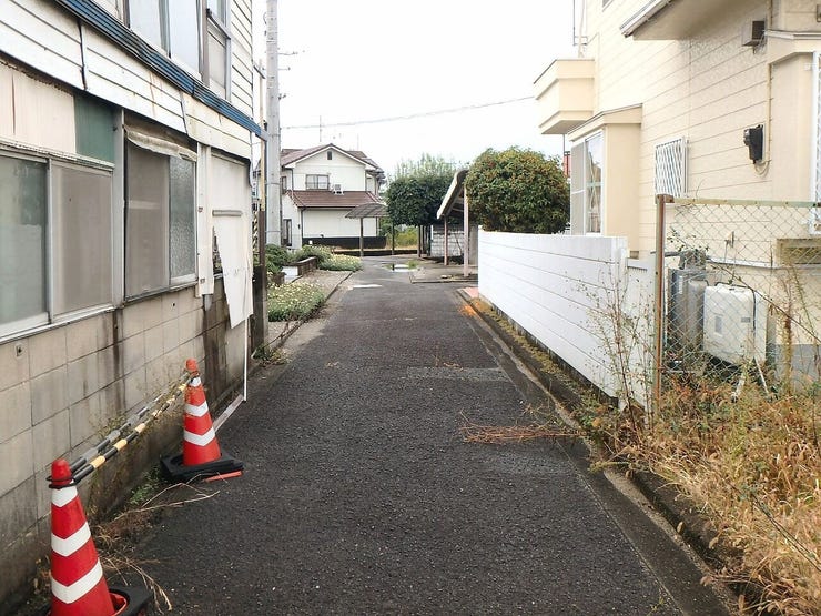 西側道路は建築基準法上の道路ではありません 2025.11.09 雨天時