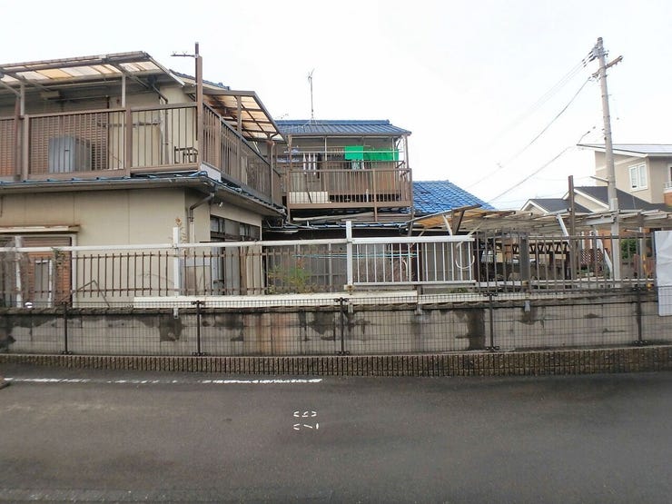 外観を南側より撮影 2025.11.09 雨天時