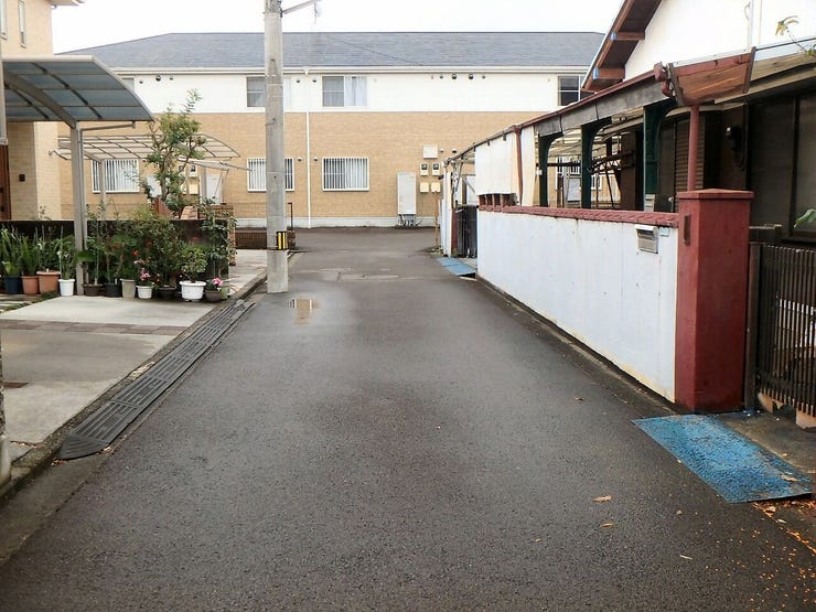 東側道路 2025.11.09 雨天時