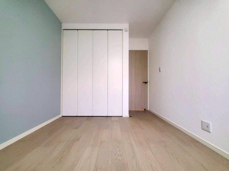 【Bedroom】ナチュラルな内装で、リラックスできる空間。寝室や書斎にも最適です。