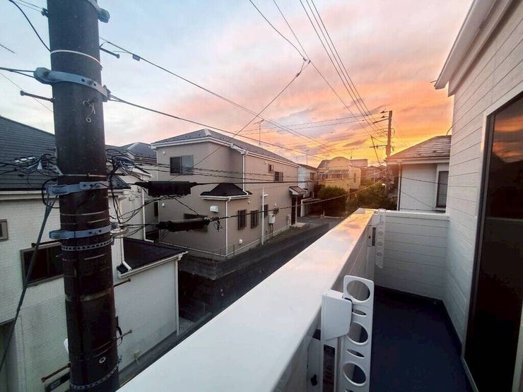 【Balcony】日当たりの良いバルコニーはお洗濯物がしっかり乾きやすく、毎日の家事にも重宝します。