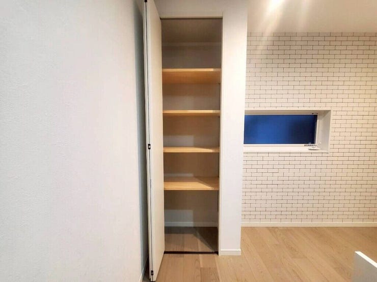 【Pantry】食材や日用品のストックに便利なパントリー付きで、キッチンもすっきり。