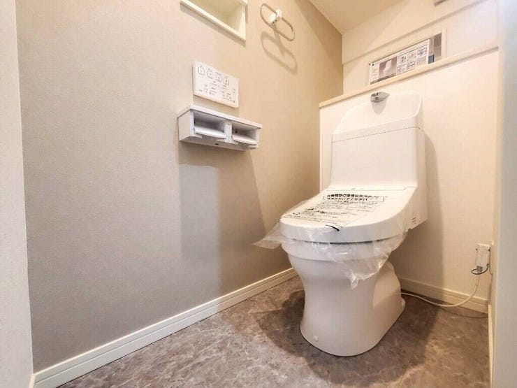 【Toilet】清潔感があり、落ち着いたデザインのトイレ。家族みんなが快適に使えます。