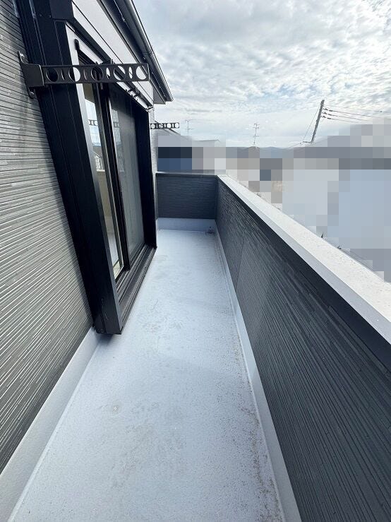 南向きバルコニーでございますので、日当たり・通風良好です!お洗濯ものも気持ちよく乾きますね♪もちろん、お布団も干すことが可能です☆