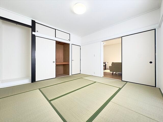 8帖和室:LDKに隣接していて、普段はお子様の遊び場やお昼寝のスペースとしてお使いいただけます。来客時には寝室としてお使いいただけます。