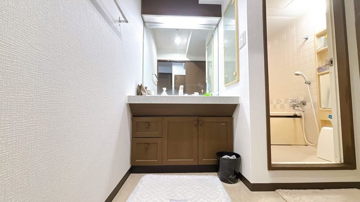 収納スペースがたくさんある洗面台です。