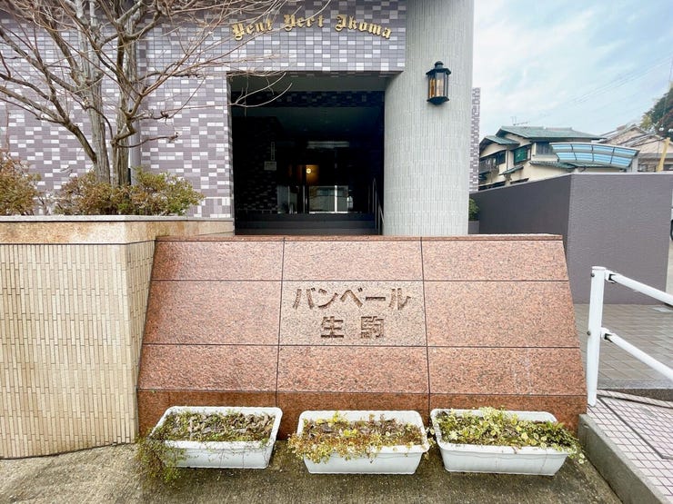 エントランスもきれいに管理されております。