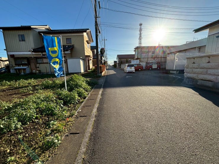 西側道路:幅員約5.9mです。