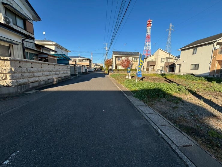 西側道路:幅員約5.9mです。