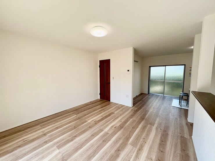 リビングには2か所扉を設置してあるため、用途に合わせて出入りができます。