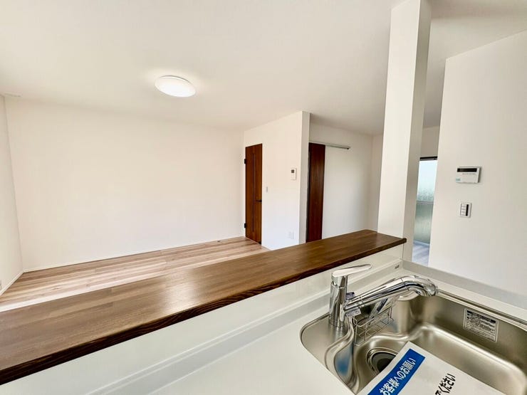 リビングにいるご家族ともコミュニケーションもとりやすい間取りです。