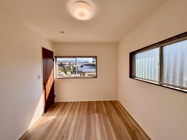 二面採光で明るい室内空間です。