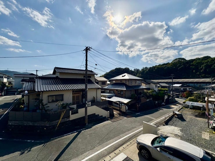 陽当たりのいいバルコニー。お出かけの際は上からお見送りもできますね。