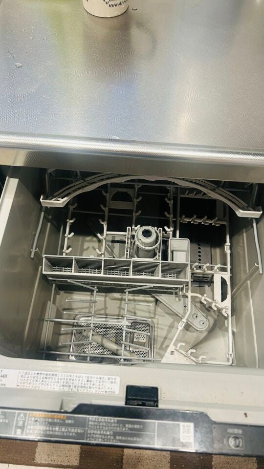 【食器洗浄乾燥機】家事のお手伝いをしてくれます。食器を洗っている間にお掃除など、様々なシーンで家事の時短に役立つ食洗機。