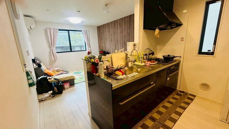 ナチュラルな自然光の中での調理。食器類を収納できるスペース。動きやすいキッチン動線。お料理をつくる時間が劇的に変わります。