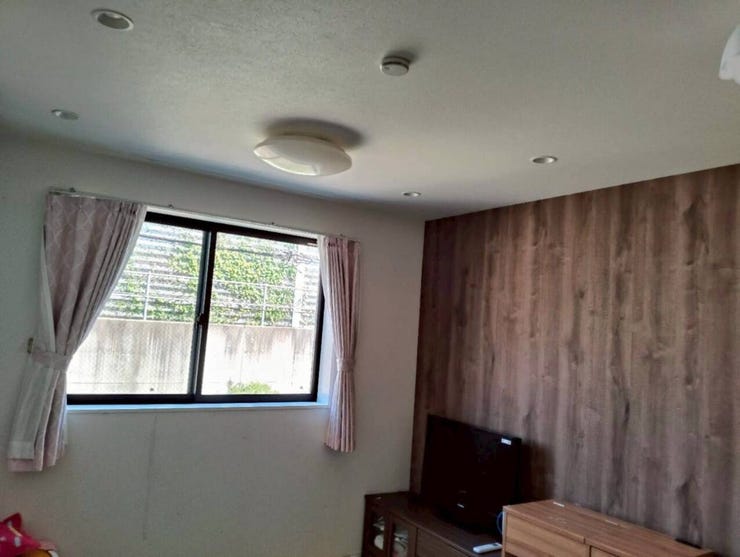 シンプルにデザインされた室内。家具やレイアウトでお好みの空間に。