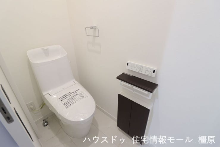 1・2階共に温水洗浄便座を完備しました。