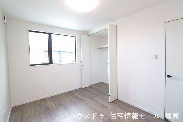 【6帖】大容量のクローゼットをもうけており、沢山の衣類や小物もすっきり整理できます。
