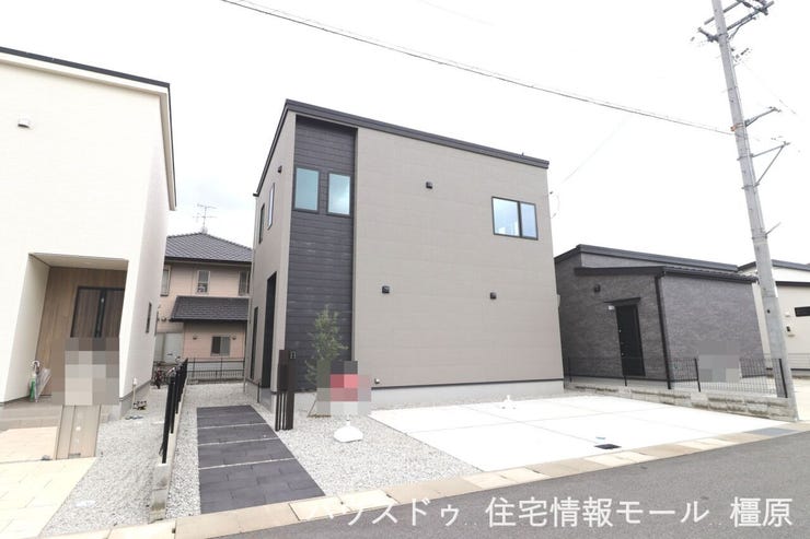 土地面積は50.5坪あり、並列で3台駐車可能です