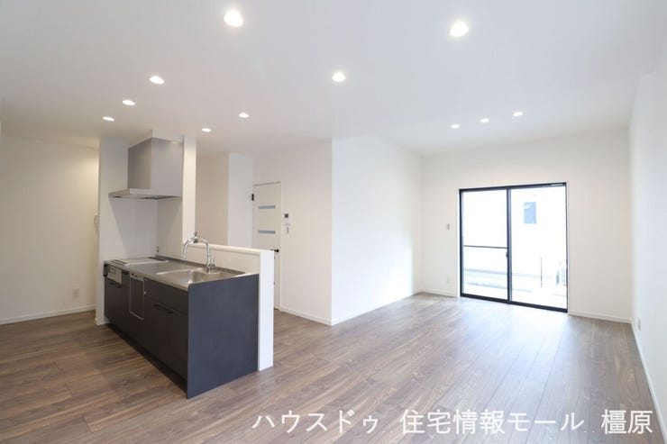 18.6帖の大きなLDKを是非ご覧ください!南向きの大変明るいお部屋です。