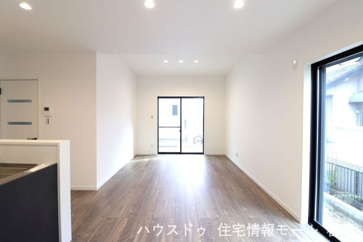 ダイニングテーブルやソファーもゆったり置いていただけます