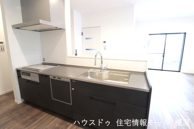 サッとひと拭きでお掃除できるIHクッキングヒーターは万一の災害時でも安全です。