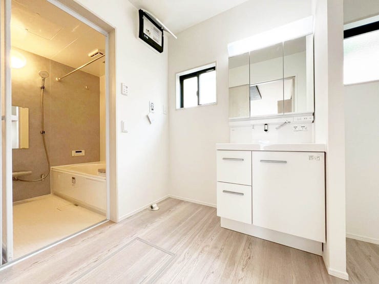 【駐車場3台以上】24時間換気システム♪複層ガラス♪トイレ2ヶ所♪LDK18帖以上♪