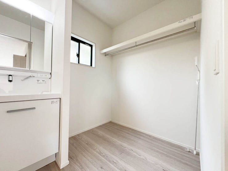 【駐車場3台以上】24時間換気システム♪複層ガラス♪トイレ2ヶ所♪LDK18帖以上♪