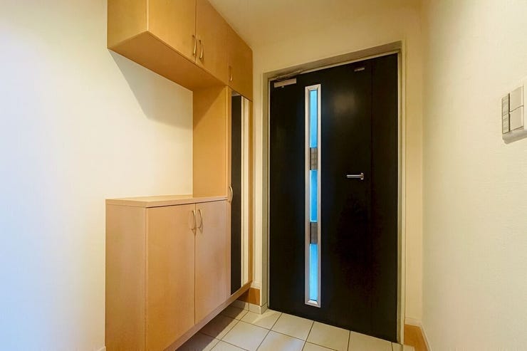 収納も豊富な玄関スペース★
※小物類を除去する修正をしております。