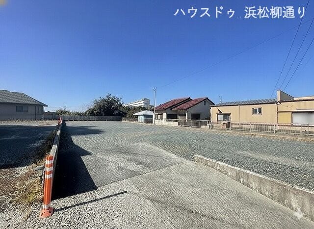 【外観】
【appearance】
約126坪の広大な敷地です。
広いお庭や平屋建てなど夢が膨らみますね♪